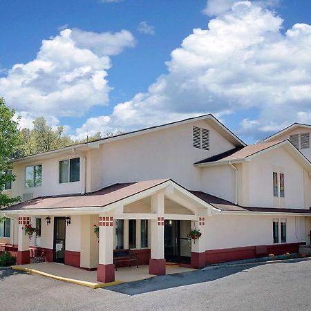 Super 8 By Wyndham Newburgh/West Point Stewart Intl Airport Motel Exterior foto