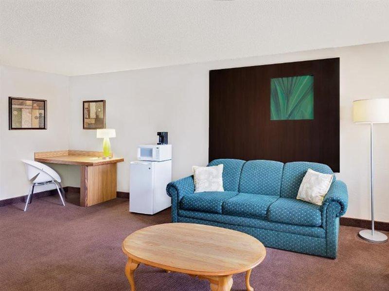 Super 8 By Wyndham Newburgh/West Point Stewart Intl Airport Motel Exterior foto