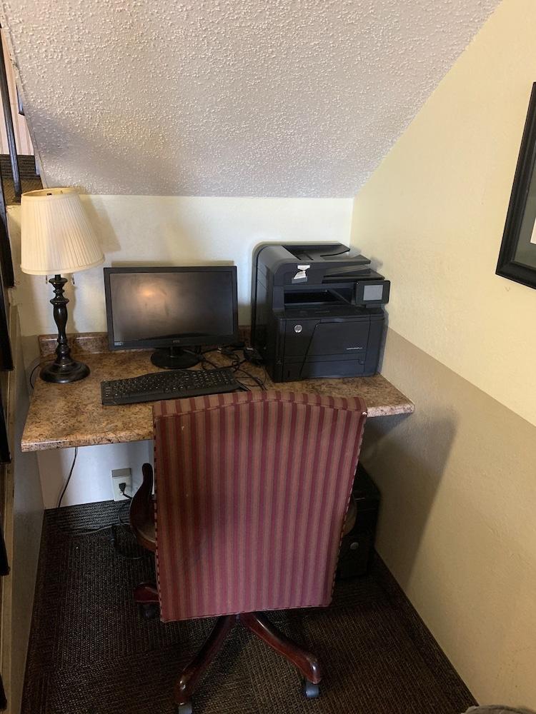 Super 8 By Wyndham Newburgh/West Point Stewart Intl Airport Motel Exterior foto