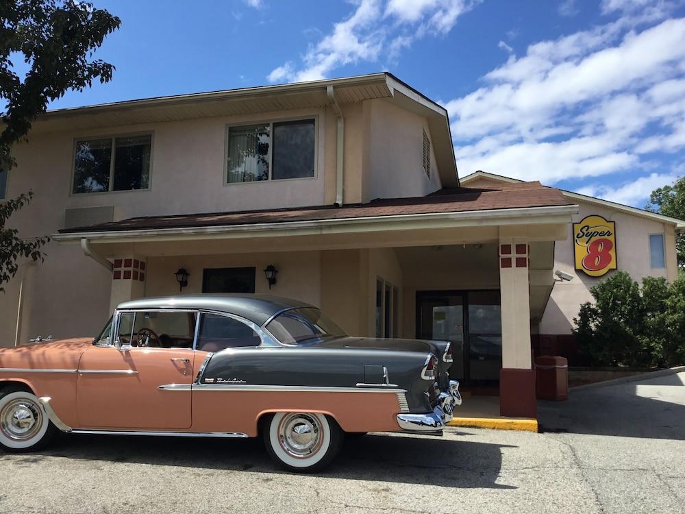 Super 8 By Wyndham Newburgh/West Point Stewart Intl Airport Motel Exterior foto