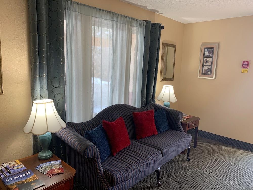 Super 8 By Wyndham Newburgh/West Point Stewart Intl Airport Motel Exterior foto