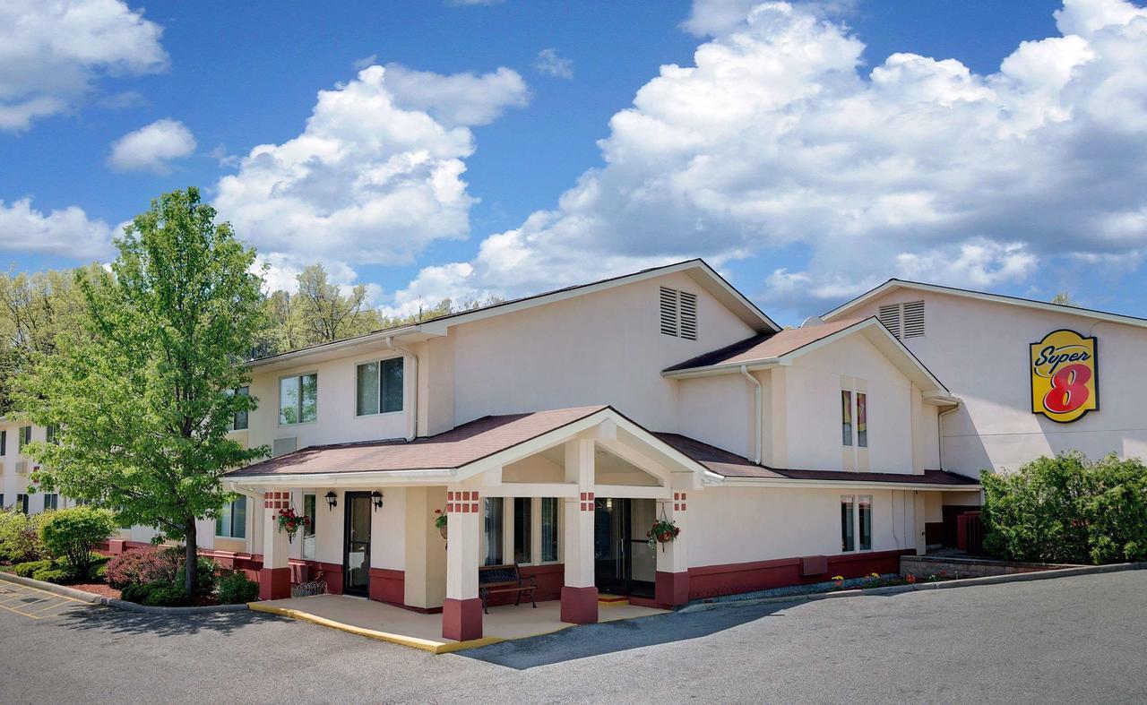 Super 8 By Wyndham Newburgh/West Point Stewart Intl Airport Motel Exterior foto