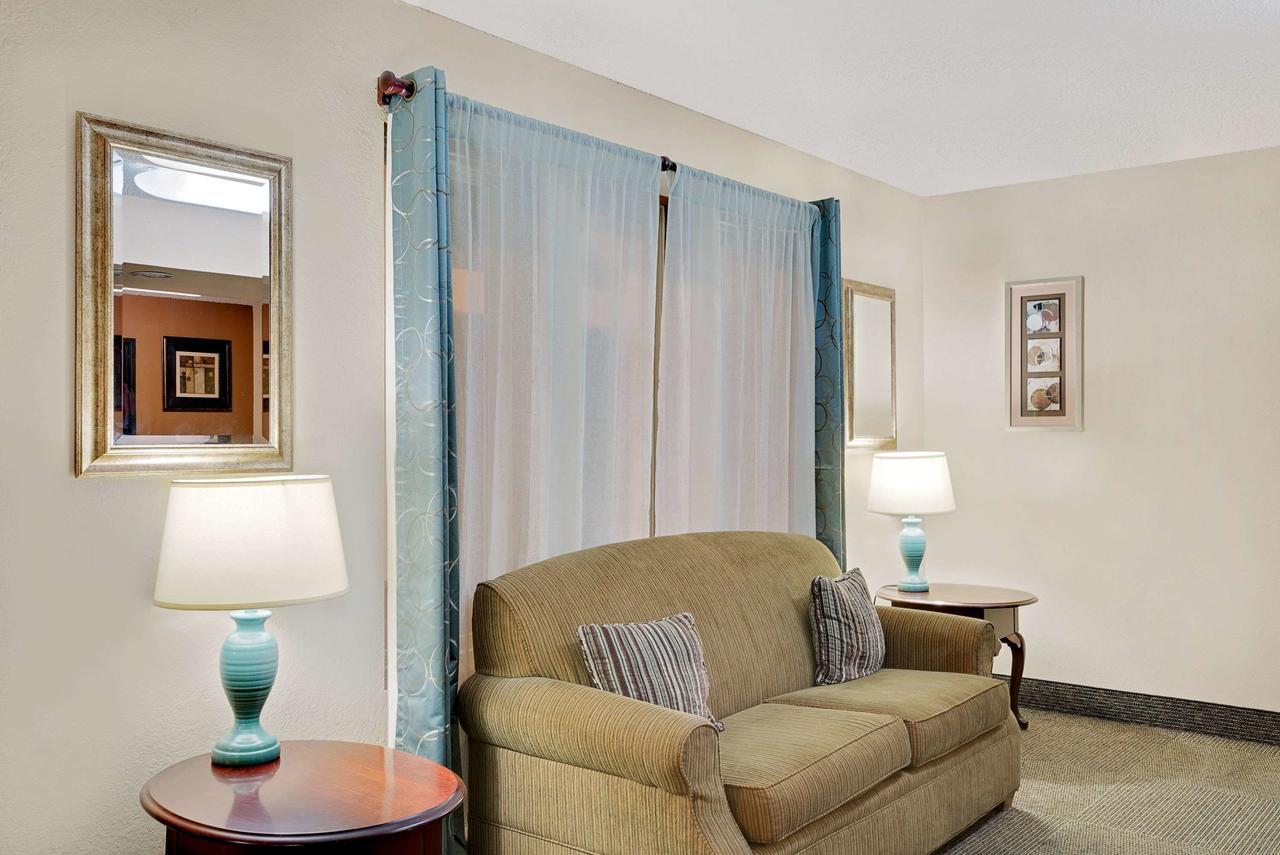 Super 8 By Wyndham Newburgh/West Point Stewart Intl Airport Motel Exterior foto